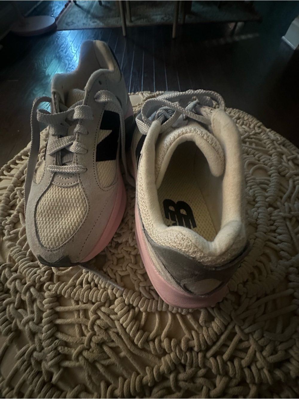 New Balance mens Gray and Pink Retro Running Sneakers